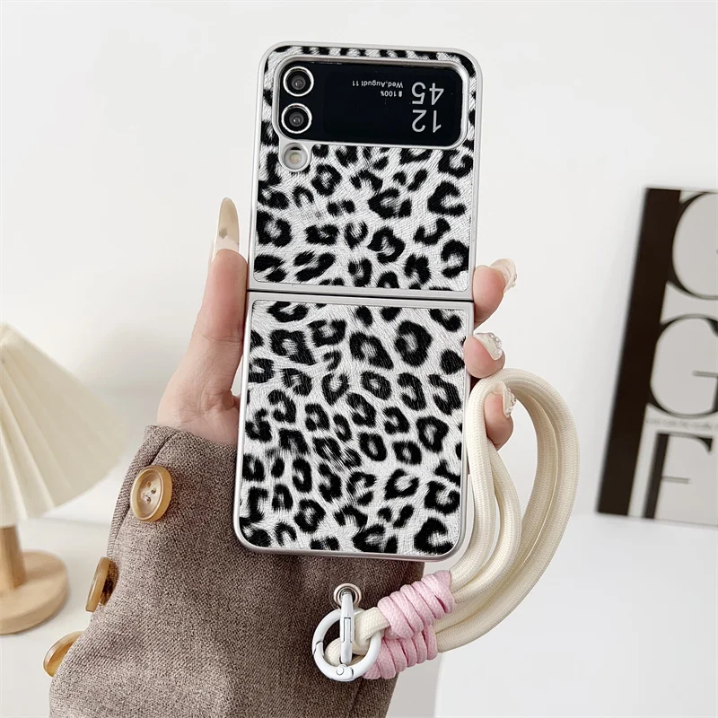 Fashion Leopard print Phone Case For Samsung Galaxy Z Flip 6 5 4 3 Z Flip4 Flip5 Flip6 5G Cover with Hand Chain Shockproof Cases
Fashion Leopard print Phone Case For Samsung Galaxy Z Flip 6 5 4 3 Z Flip4 Flip5 Flip6 5G Cover with Hand Chain Shockproof Cases