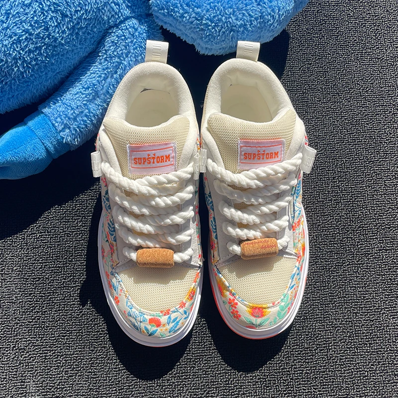 New Printed Canvas Shoes, Everyday Casual Sports Shoes, Off-White Sneakers, Same Style for Men and Women, Non-Slip and Wear-Resistant
New Printed Canvas Shoes, Everyday Casual Sports Shoes, Off-White Sneakers, Same Style for Men and Women, Non-Slip and Wear-Resistant