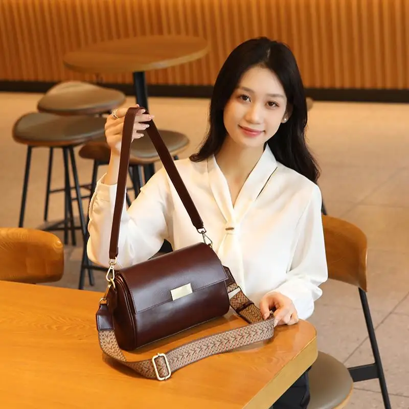 Ersen высококачественная кожаная сумка через плечо, женская модная универсальная сумка на одно плечо, новая маленькая сумка через плечо в китайском стиле
Ersen высококачественная кожаная сумка через плечо, женская модная универсальная сумка на одно плечо, новая маленькая сумка через плечо в китайском стиле