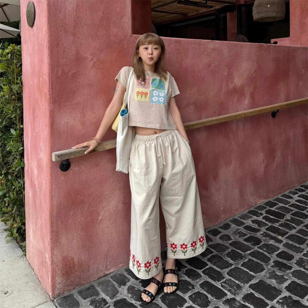 Floral Embroidery Cotton Casual Pants Sweet Style Handbag Spring 2026 Ladies High Waist Wide Leg Breathable Comfortable
Floral Embroidery Cotton Casual Pants Sweet Style Handbag Spring 2026 Ladies High Waist Wide Leg Breathable Comfortable