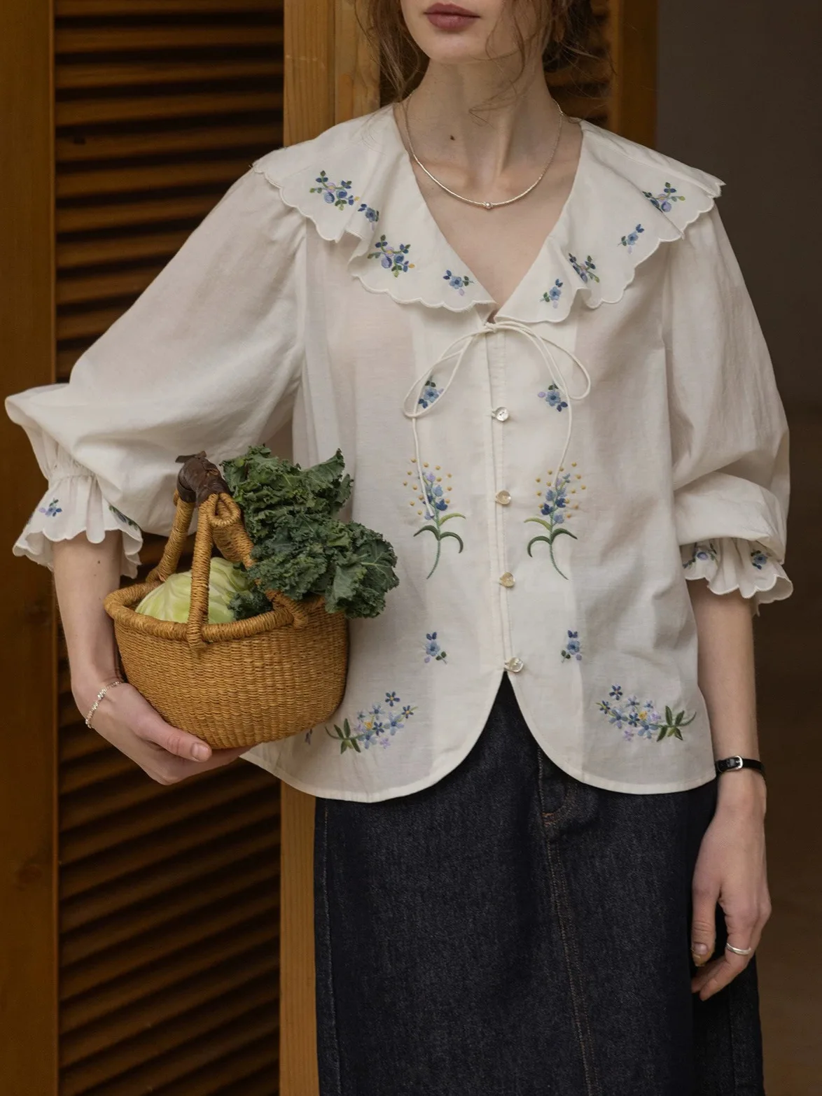 Harajuku White Floral Embroidered Blouse Peter Pan Collar Long Sleeve Cotton Shirt Tie Neck For Women Vintage Cottagecore Garden
Harajuku White Floral Embroidered Blouse Peter Pan Collar Long Sleeve Cotton Shirt Tie Neck For Women Vintage Cottagecore Garden