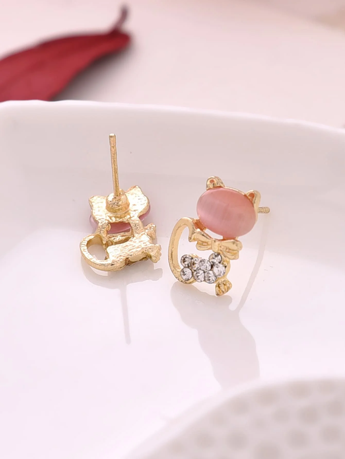 Cat Design Stud Earrings With Pink Opal And Rhinestone
Cat Design Stud Earrings With Pink Opal And Rhinestone