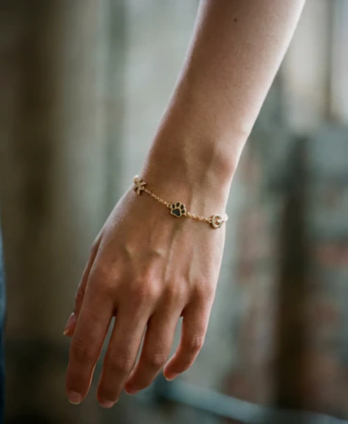 Custom Paw Print Bracelet Pet Memorial Gift Minimalist Paw Bracelet Personalized initial Letters Bracelet Gift For Pet Lover
Custom Paw Print Bracelet Pet Memorial Gift Minimalist Paw Bracelet Personalized initial Letters Bracelet Gift For Pet Lover