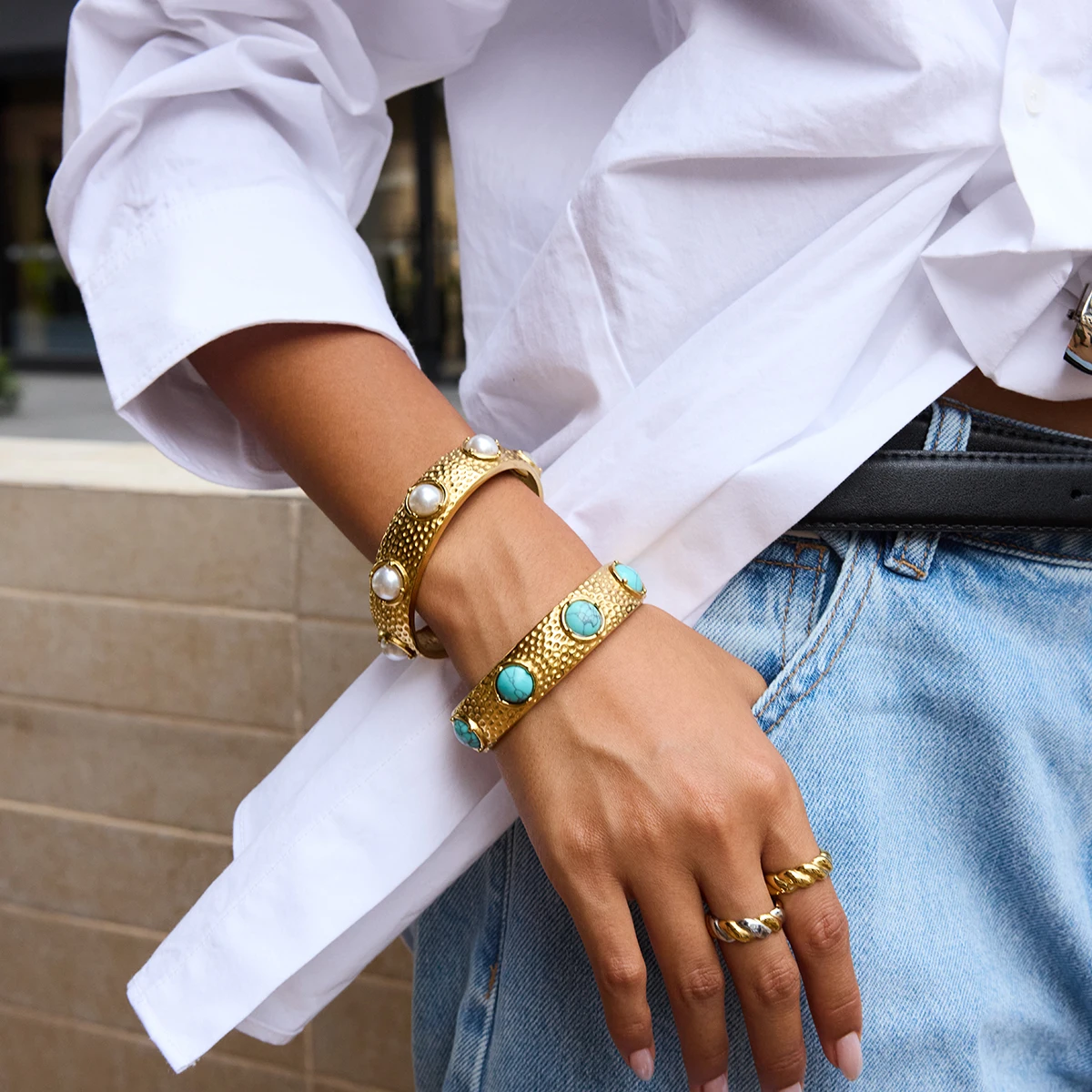 AIKOER Vintage 18K Gold Color Plated Stainless Steel Round Turquoise Hammer Patterned Bracelet Wide Face Bracelets Women Autumn 
AIKOER Vintage 18K Gold Color Plated Stainless Steel Round Turquoise Hammer Patterned Bracelet Wide Face Bracelets Women Autumn