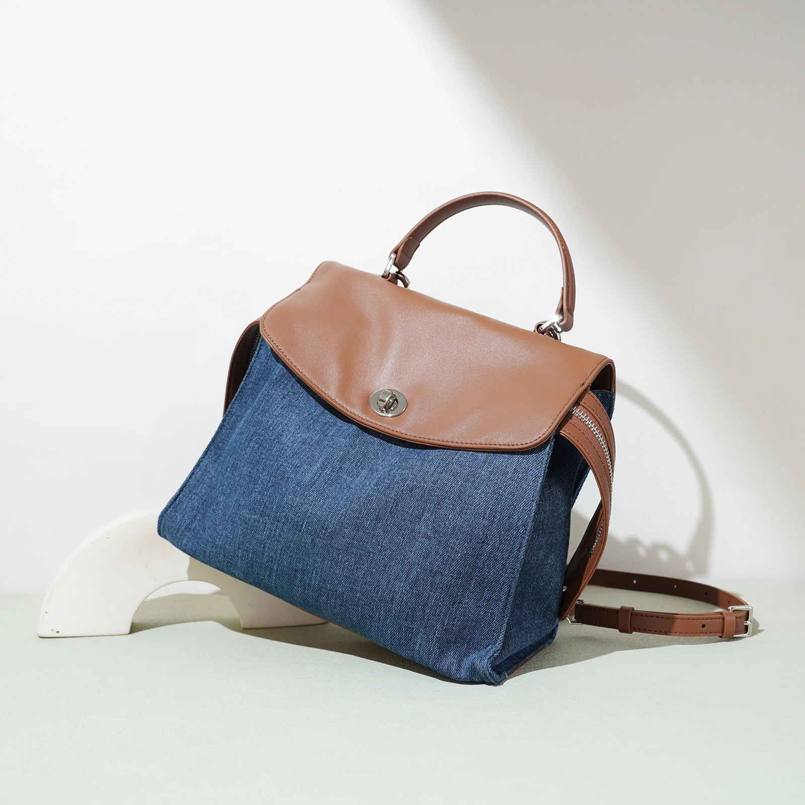 Luxury Design Bags Women's Denim Backpack High Quality Classic Brown Cowhide Handbag Daily Commute Genuine Leather Shoulder Bag
Luxury Design Bags Women's Denim Backpack High Quality Classic Brown Cowhide Handbag Daily Commute Genuine Leather Shoulder Bag