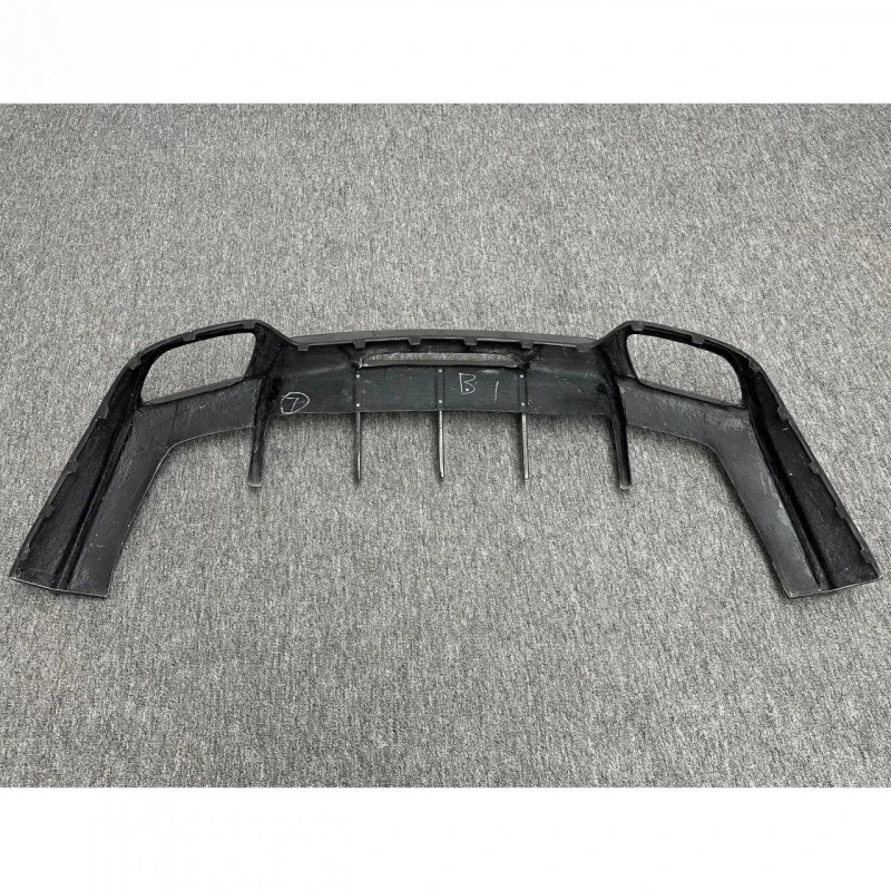High Quality R Style Gloss Wet Carbon Fiber Rear Bumper Lip Rear Diffuser GT GTS 2015-2018 Car Parts
High Quality R Style Gloss Wet Carbon Fiber Rear Bumper Lip Rear Diffuser GT GTS 2015-2018 Car Parts