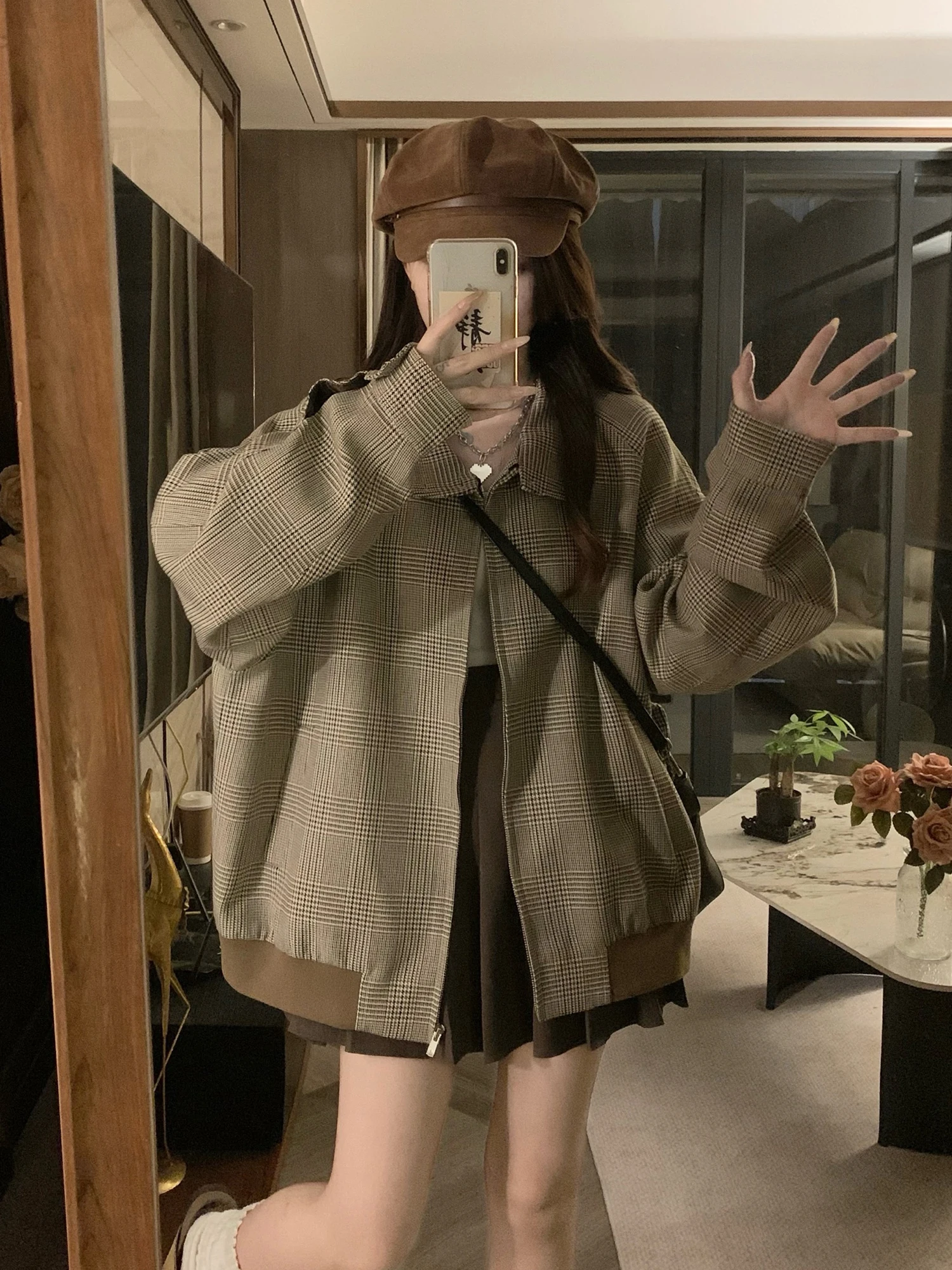 Женские бейсбольные куртки королевского синего цвета, зимние, удлиненные, красивые, с шерстяными нашивками, хлопковые, с узором «рыбья кость», износостойкие, в стиле Харадзюку, ретро
Женские бейсбольные куртки королевского синего цвета, зимние, удлиненные, красивые, с шерстяными нашивками, хлопковые, с узором «рыбья кость», износостойкие, в стиле Харадзюку, ретро