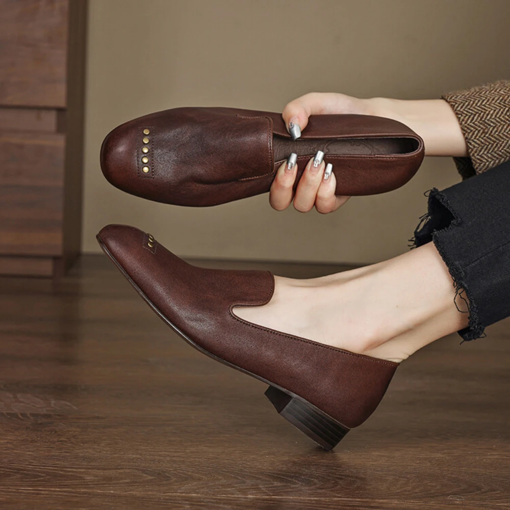 Spring and summer genuine leather single shoes for women, low heeled work, professional, casual, and loafers retro ladies shoes
Spring and summer genuine leather single shoes for women, low heeled work, professional, casual, and loafers retro ladies shoes