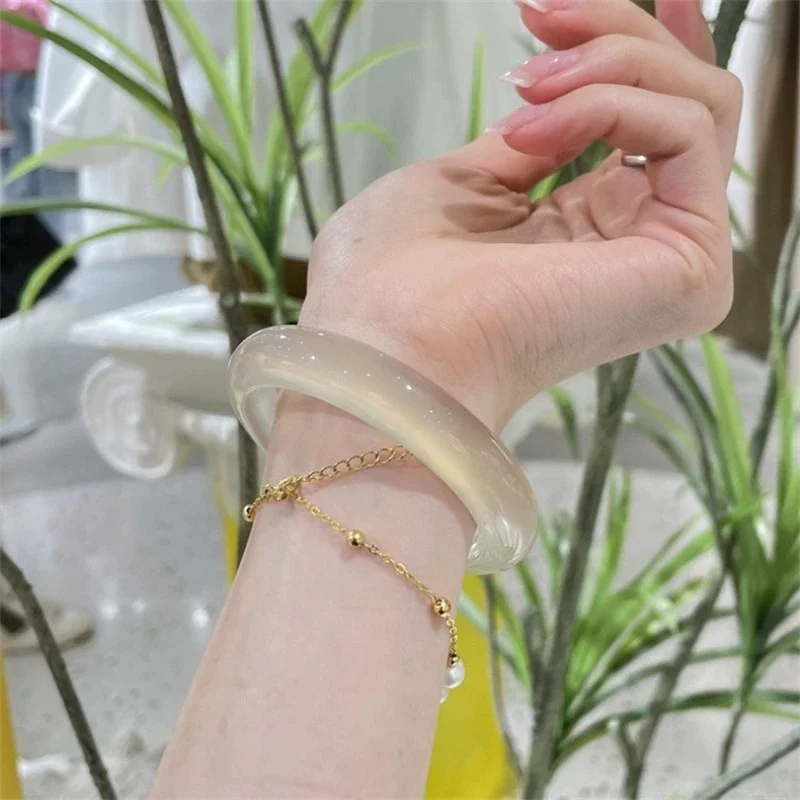 Natural high-ice champagne chalcedony bracelet women's white moonlight agate bracelet girlfriend gift
Natural high-ice champagne chalcedony bracelet women's white moonlight agate bracelet girlfriend gift