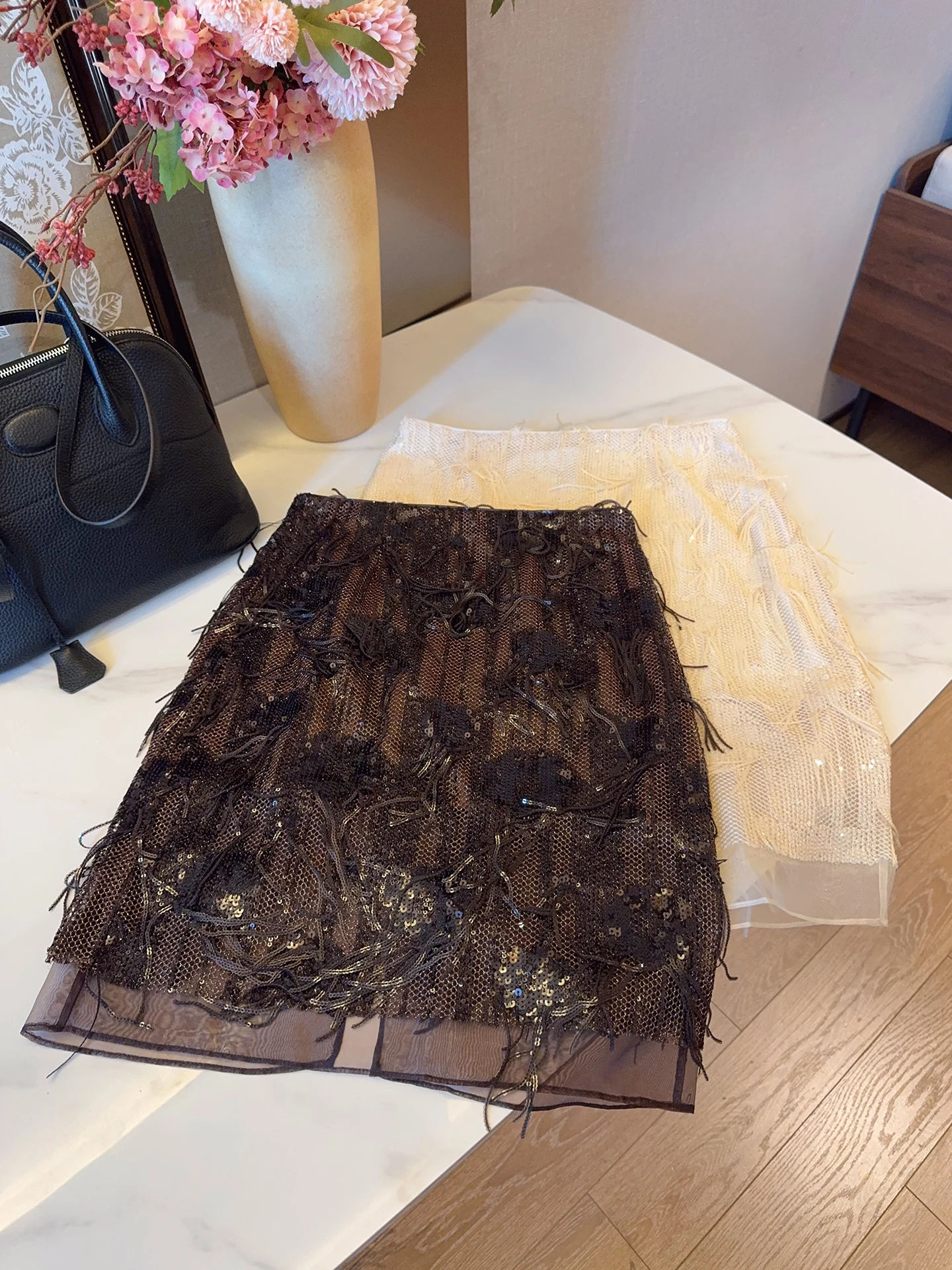 Shiny Feather Fringe Skirt High Waist Polyester Fiber Sequin Embellished Wrap around Half Body Summer Fashion Ladies
Shiny Feather Fringe Skirt High Waist Polyester Fiber Sequin Embellished Wrap around Half Body Summer Fashion Ladies