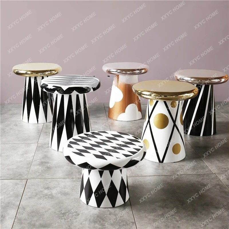 Q Fashion Small Side Table Designer Combination Frp Painted round Coffee Table
Q Fashion Small Side Table Designer Combination Frp Painted round Coffee Table