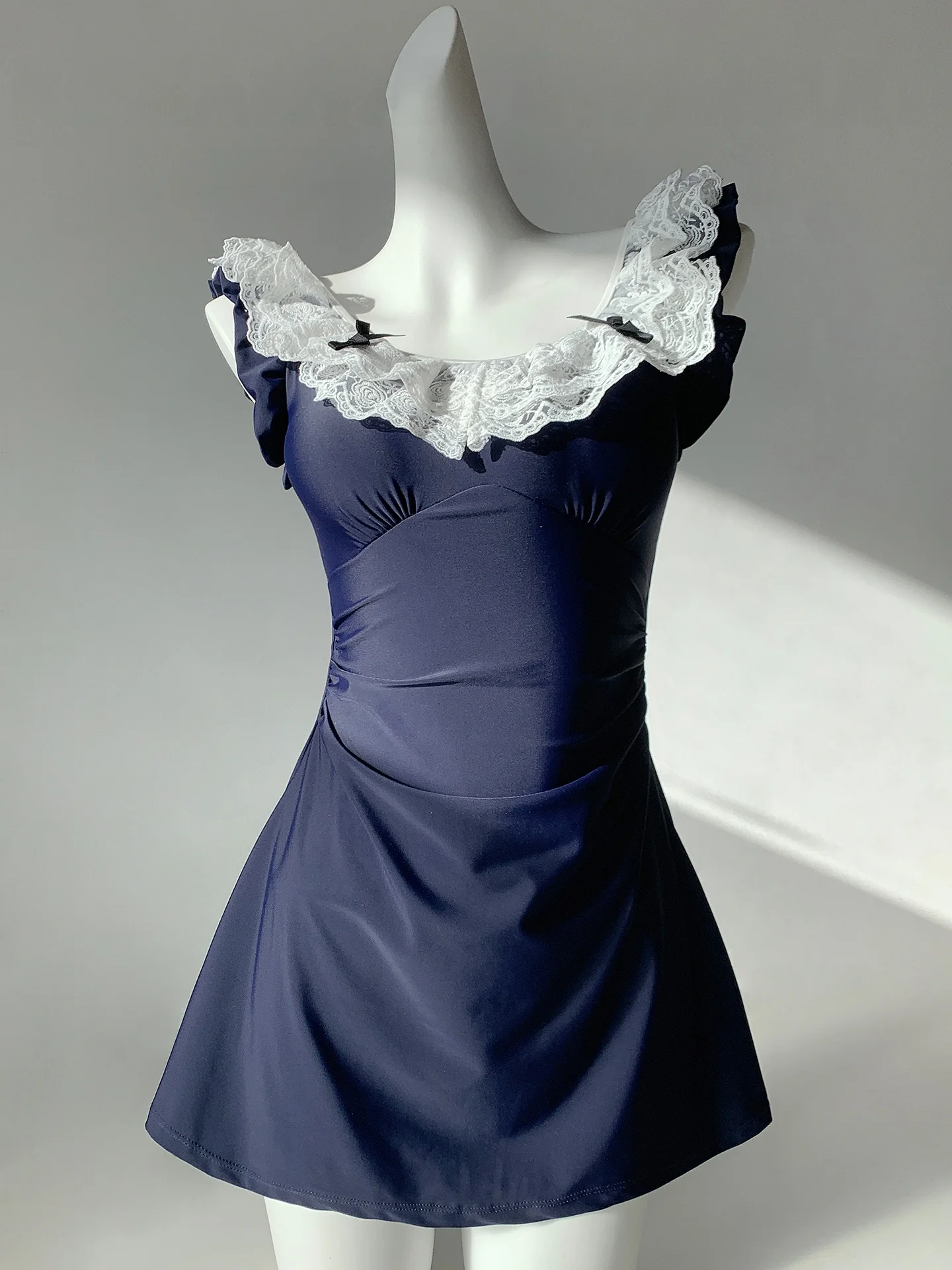 Ретро-купальник-монокини с кружевом и вышивкой в виде облаков, для женщин, для горячих источников, корректирующий фигуру, из нейлона, спандекса и полиэстера
Ретро-купальник-монокини с кружевом и вышивкой в виде облаков, для женщин, для горячих источников, корректирующий фигуру, из нейлона, спандекса и полиэстера