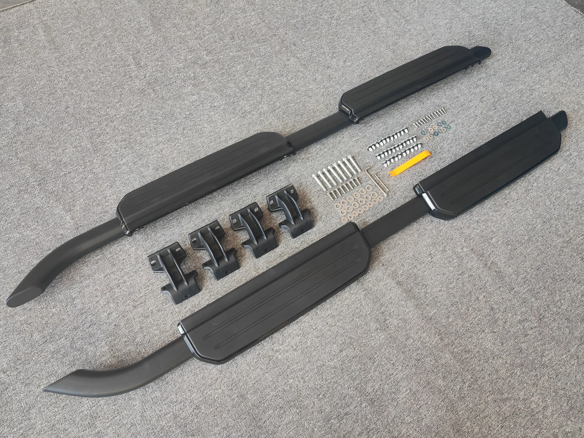 The running board side step weakening strip is suitable for Land Rover Defender 90 110 130 2020-2022 2024
The running board side step weakening strip is suitable for Land Rover Defender 90 110 130 2020-2022 2024