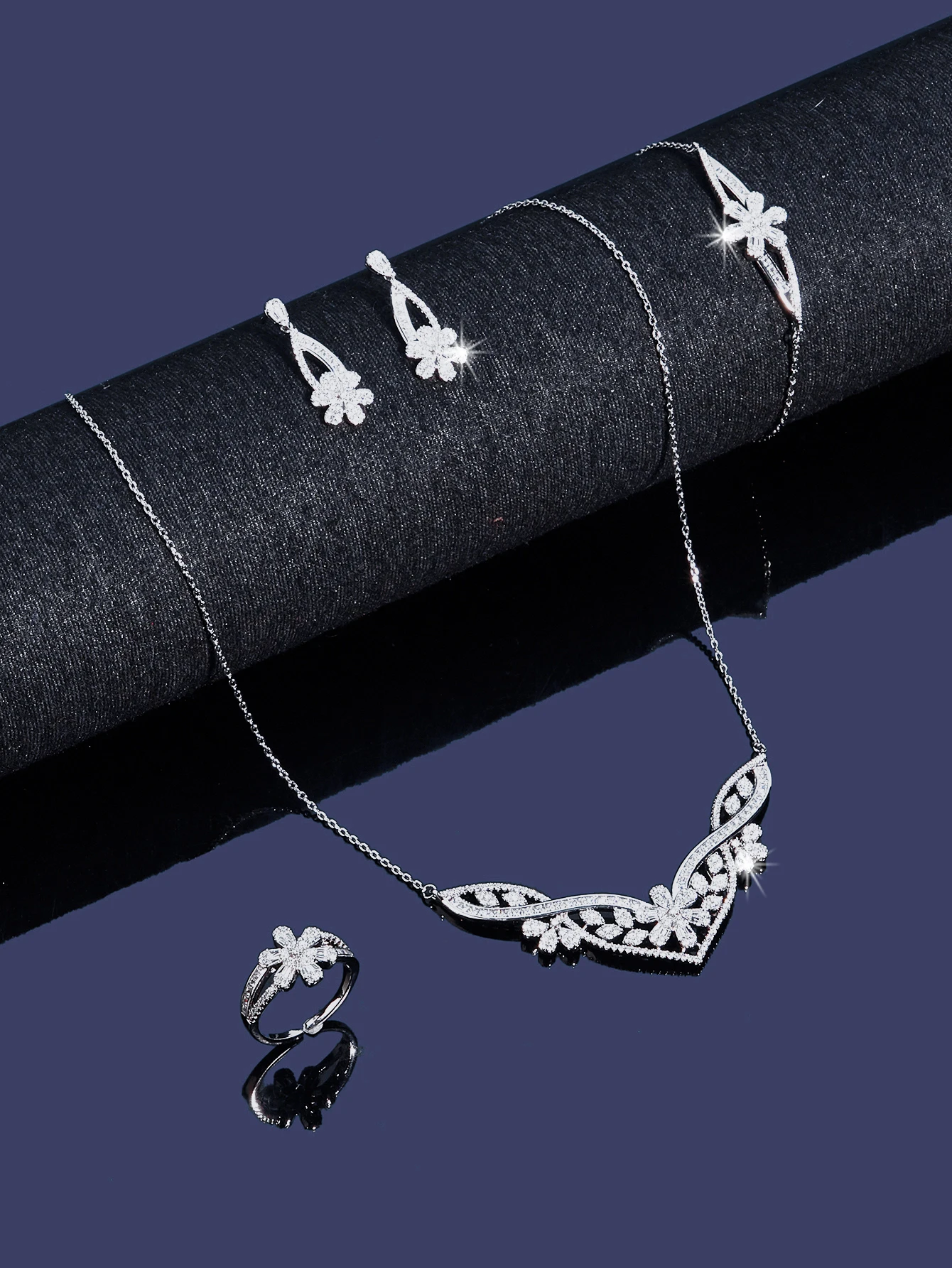 2024 New Luxury 4-piece Women's Wedding Jewelry Set Crystal Necklace Set Nigeria Dubai Jewelry Set
2024 New Luxury 4-piece Women's Wedding Jewelry Set Crystal Necklace Set Nigeria Dubai Jewelry Set