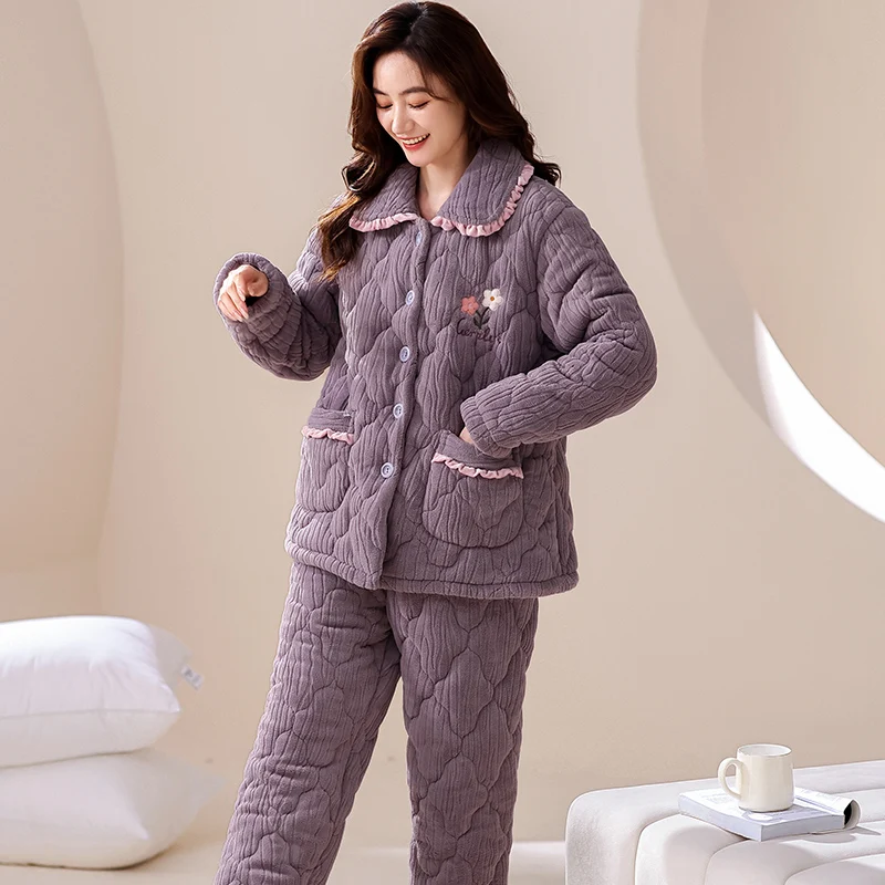 Winter three-layer thick cotton women's home wear cardigan simple and fashionable women's pajamas warm and loose fitting
Winter three-layer thick cotton women's home wear cardigan simple and fashionable women's pajamas warm and loose fitting