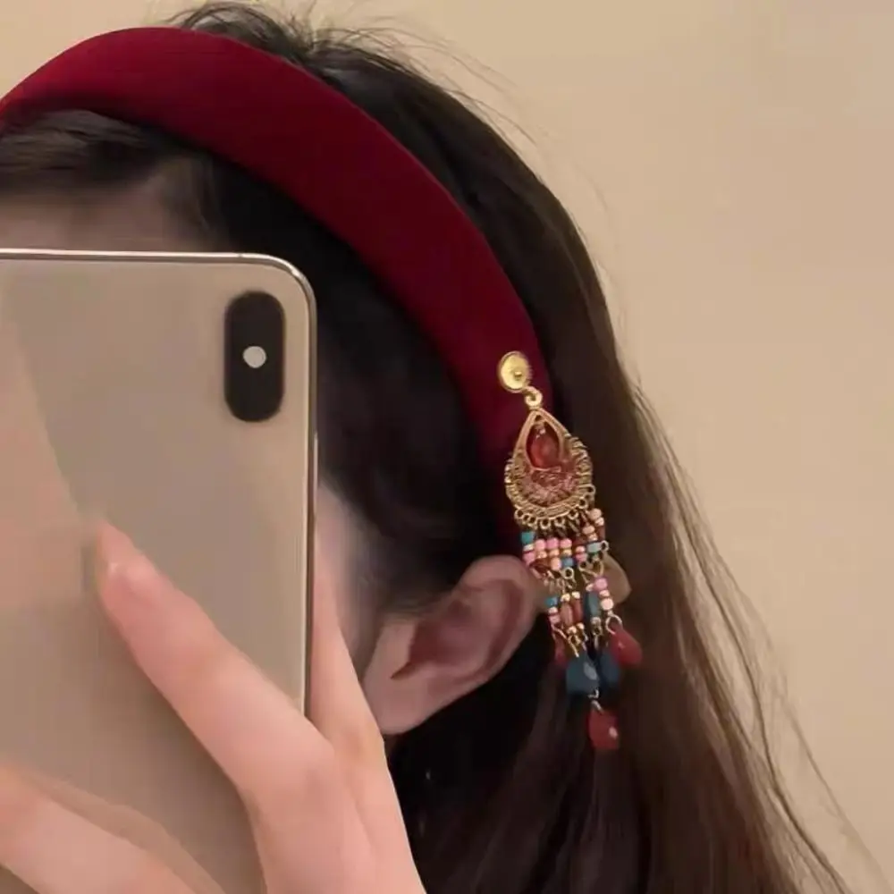 New Chinese Style Tassel Bell Hair Band Velvet Hair Wear Ethnic Style Hair Hoop Hair Clip Head Wear Silver Pendant Hair Clip
New Chinese Style Tassel Bell Hair Band Velvet Hair Wear Ethnic Style Hair Hoop Hair Clip Head Wear Silver Pendant Hair Clip