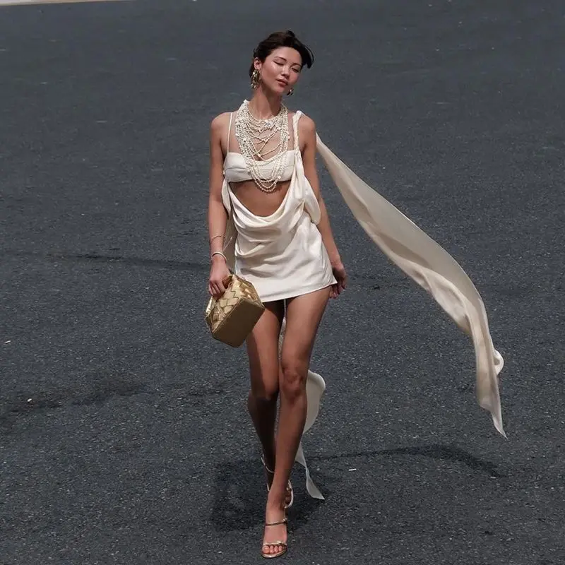 Summer New Fashionable Elegant Hollowed-out Slimming Ribbon Short Skirt French Light Luxury Twist Shoulder Strap Dress for Women
Summer New Fashionable Elegant Hollowed-out Slimming Ribbon Short Skirt French Light Luxury Twist Shoulder Strap Dress for Women