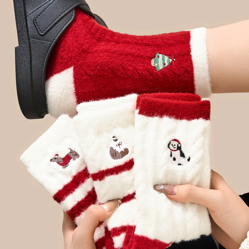 Winter New Thickened Warm Plush Women Christmas Socks Fashion Embroidered Female Middle Socks 5pcs Set
Winter New Thickened Warm Plush Women Christmas Socks Fashion Embroidered Female Middle Socks 5pcs Set