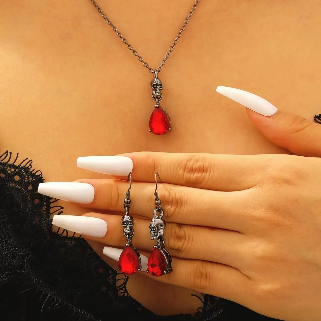 Halloween Water Drop Dangle Earrings Punk Skull Skeletion Vampire Blood Pendant Ear Hooks Gothic Jewelry Accessories Gifts
Halloween Water Drop Dangle Earrings Punk Skull Skeletion Vampire Blood Pendant Ear Hooks Gothic Jewelry Accessories Gifts