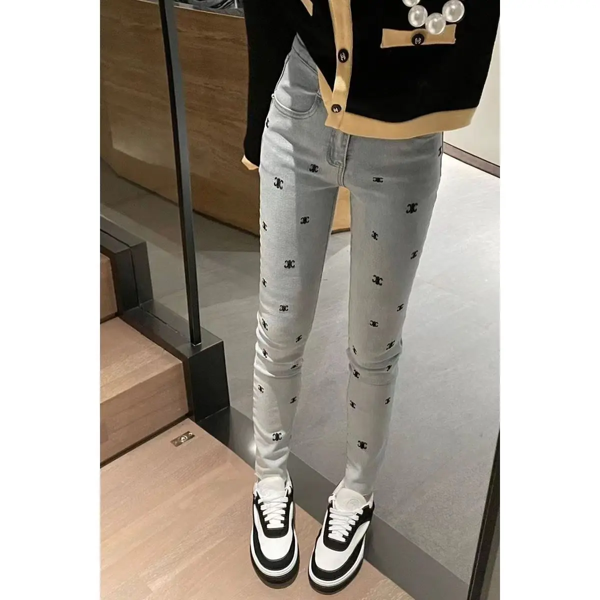 Модные облегающие джинсы-карандаш с высокой талией для женщин. Новые летние джинсовые брюки, джинсы скинни в корейском стиле, модные и элегантные. 
Модные облегающие джинсы-карандаш с высокой талией для женщин. Новые летние джинсовые брюки, джинсы скинни в корейском стиле, модные и элегантные.