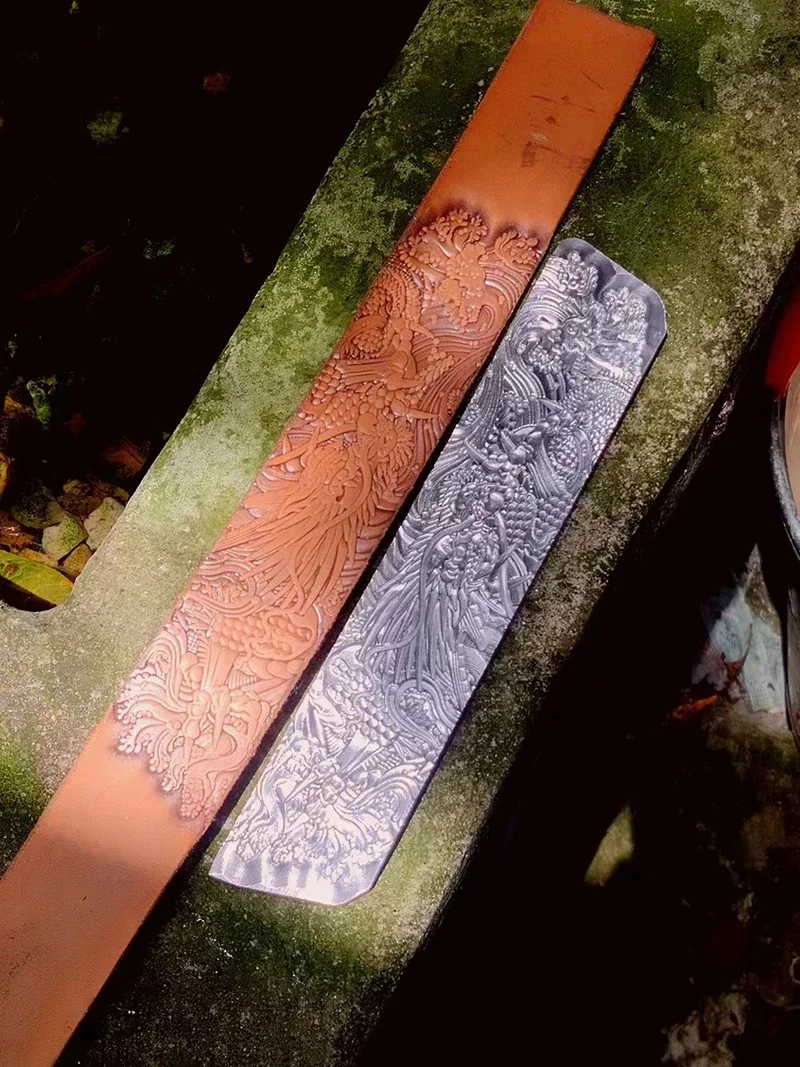Dragon pattern Used to make leather belts, printed stamp molds for leather product decoration
Dragon pattern Used to make leather belts, printed stamp molds for leather product decoration