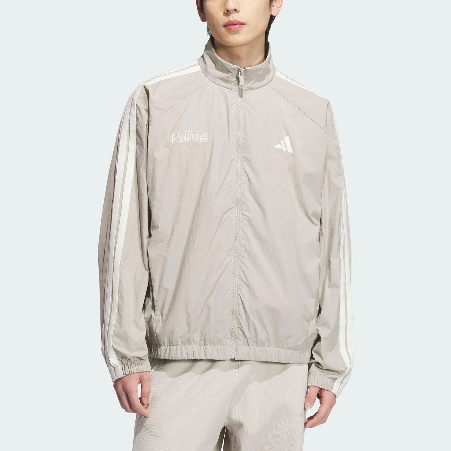Оригинальная летняя мужская свободная повседневная куртка Adidas с высоким воротником KC2835
Оригинальная летняя мужская свободная повседневная куртка Adidas с высоким воротником KC2835