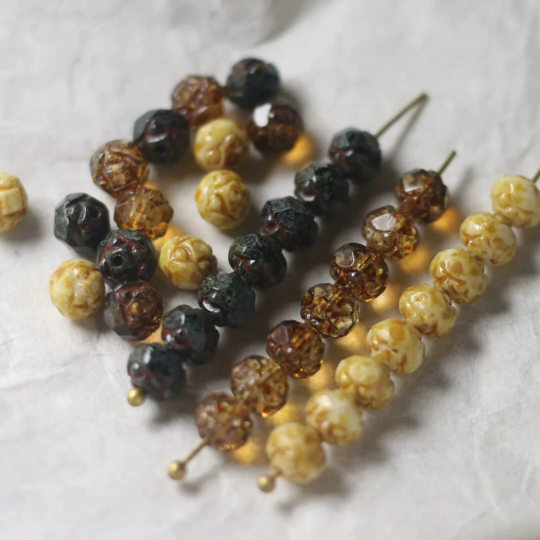 20pcs 5*6mm Handmade glass beads DIY necklace, bracelet, earrings, hair accessories, keychains.
20pcs 5*6mm Handmade glass beads DIY necklace, bracelet, earrings, hair accessories, keychains.