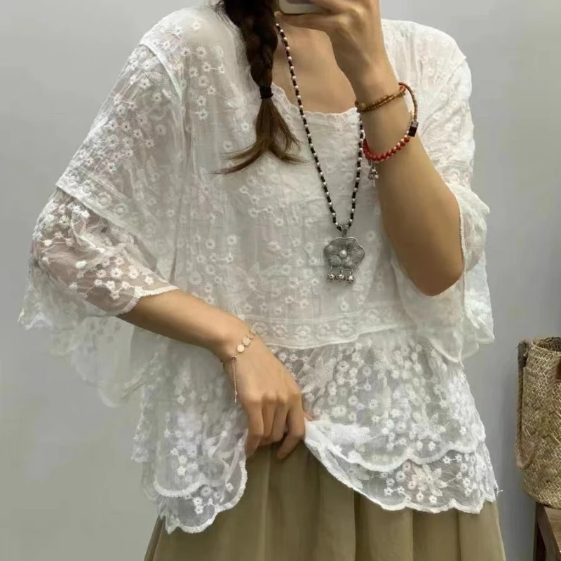 Retro Embroidered Lace Loose Look Slimming Seven Sleeve Lace Retro Loose Cotton Hoodie Top
Retro Embroidered Lace Loose Look Slimming Seven Sleeve Lace Retro Loose Cotton Hoodie Top