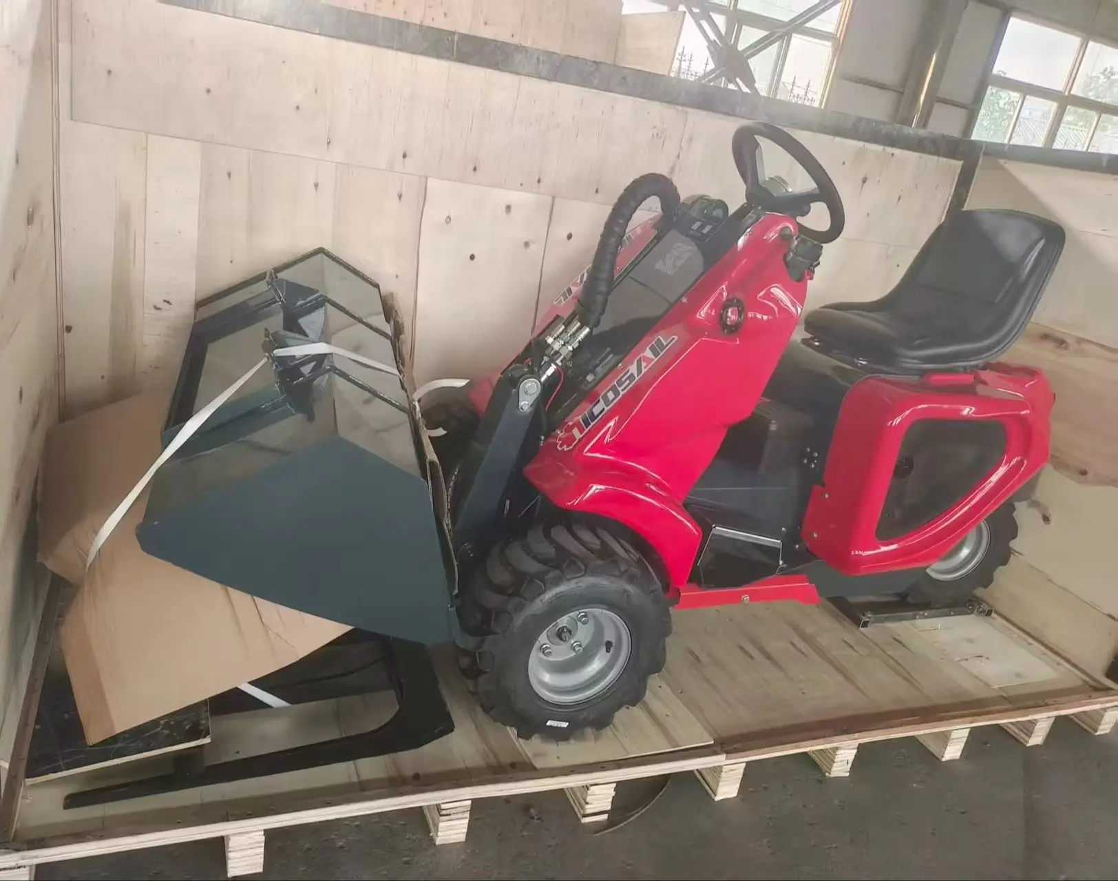 Compact 3 Wheel Skid Loader CE Certified Euro 5 Hydraulic Equipment for Farm Construction Tasks
Compact 3 Wheel Skid Loader CE Certified Euro 5 Hydraulic Equipment for Farm Construction Tasks