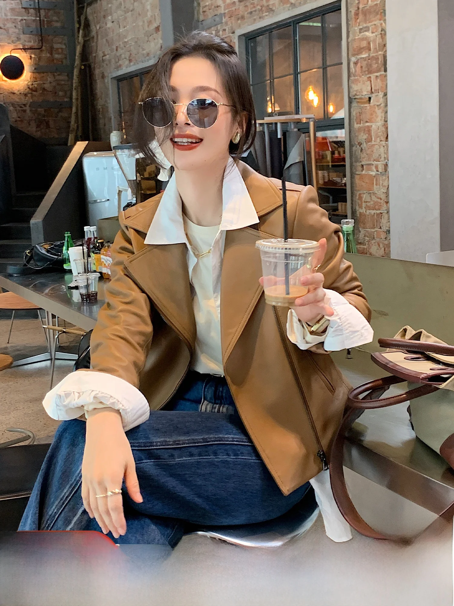 Кожаная куртка-косуха Bla ort из натуральной кожи для женщин, весенняя верхняя одежда, пальто из овчины JIN Py0092, Новая Зеландия, Pumpkin Valley
Кожаная куртка-косуха Bla ort из натуральной кожи для женщин, весенняя верхняя одежда, пальто из овчины JIN Py0092, Новая Зеландия, Pumpkin Valley