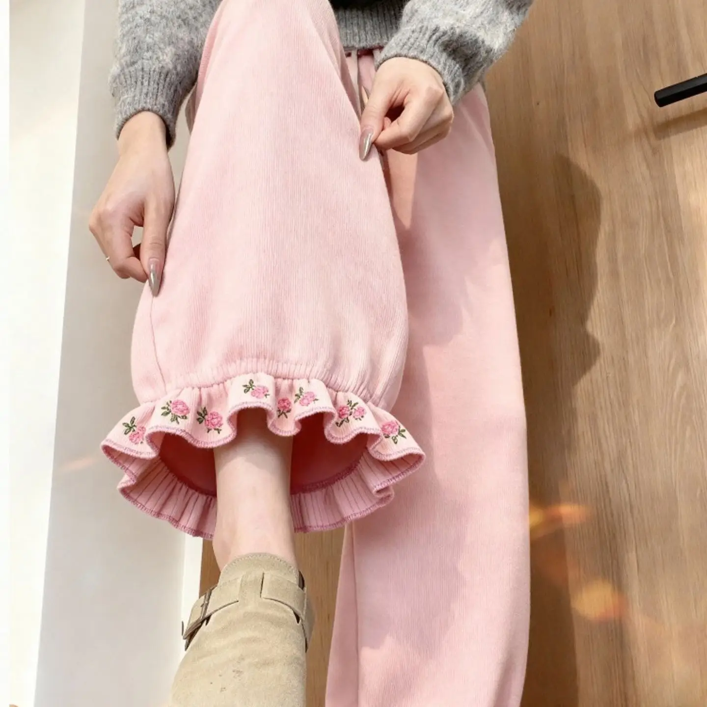 Japan Pink Printed Fungus-Edged Bloomers Loose Women'S New Autumn And Winter Super Nice Casual Pants
Japan Pink Printed Fungus-Edged Bloomers Loose Women'S New Autumn And Winter Super Nice Casual Pants