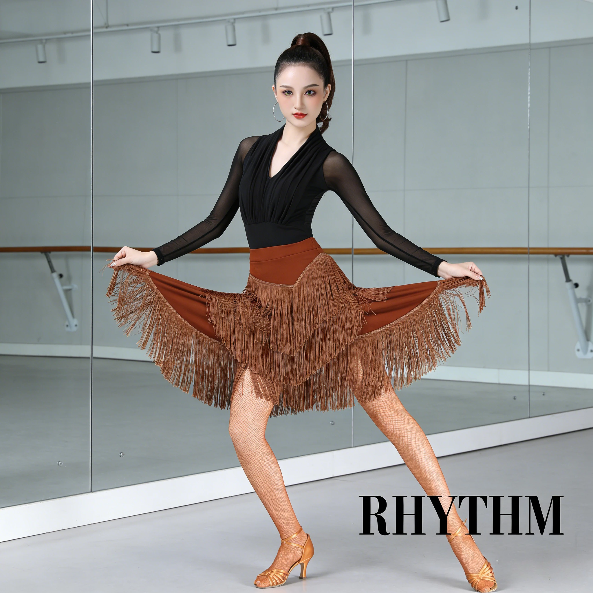 Новая юбка для латиноамериканских танцев, тренировочная одежда для взрослых женщин, юбка-полусолнце с бахромой, танцевальные штаны, костюм для выступлений и соревнований
Новая юбка для латиноамериканских танцев, тренировочная одежда для взрослых женщин, юбка-полусолнце с бахромой, танцевальные штаны, костюм для выступлений и соревнований