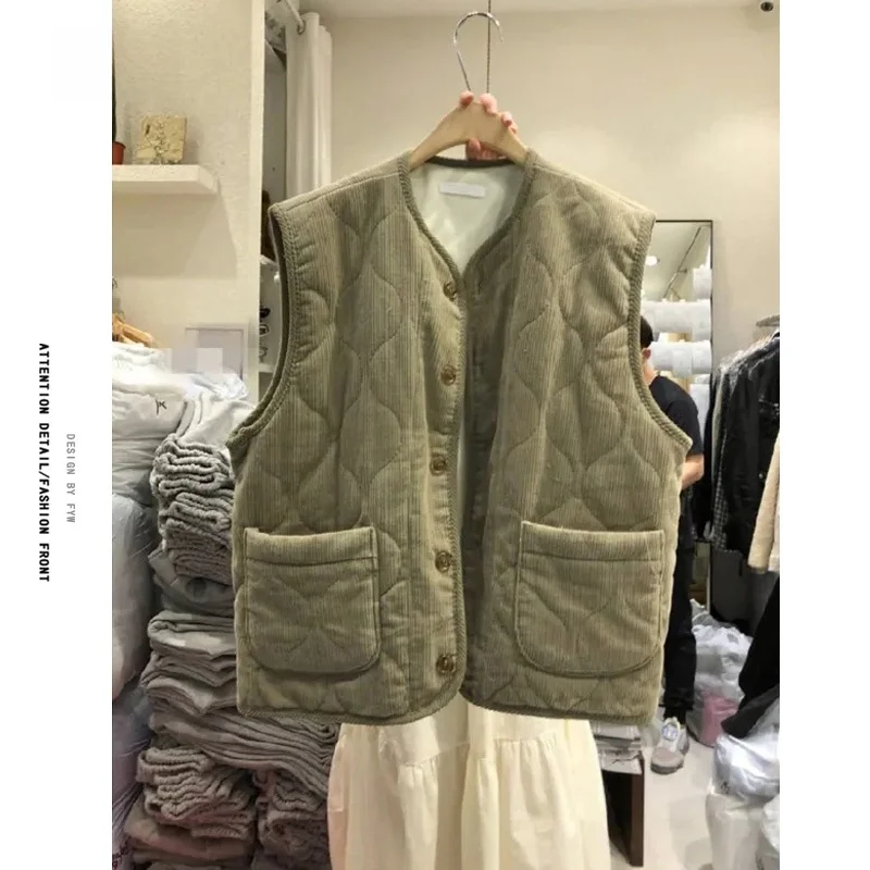 Женский хлопковый жилет на осень-зиму, маленький размер, в корейском стиле, с открытым передом, вельветовый кардиган, верхняя одежда, V-образный вырез, на одной пуговице
Женский хлопковый жилет на осень-зиму, маленький размер, в корейском стиле, с открытым передом, вельветовый кардиган, верхняя одежда, V-образный вырез, на одной пуговице