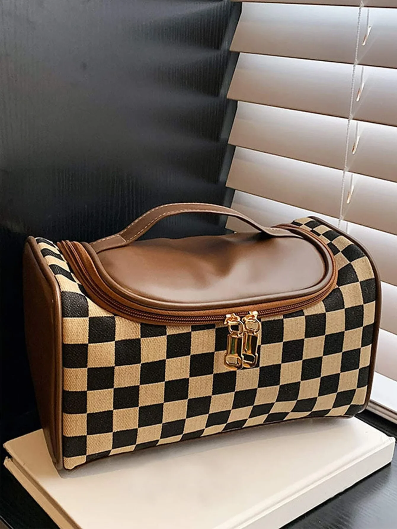 1Pc Brown Checkerboard Simple Fashion Large Capacity Travel Portable Makeup Bag For Women Girls,Makeup Bag Makeup Pouch Skincar
1Pc Brown Checkerboard Simple Fashion Large Capacity Travel Portable Makeup Bag For Women Girls,Makeup Bag Makeup Pouch Skincar