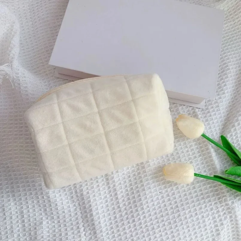 Cute Soft Plush Small Cosmetic Bag Portable Travel Pouch Solid Color Zipper Toiletry Storage Organizer for Women Makeup Bag
Cute Soft Plush Small Cosmetic Bag Portable Travel Pouch Solid Color Zipper Toiletry Storage Organizer for Women Makeup Bag