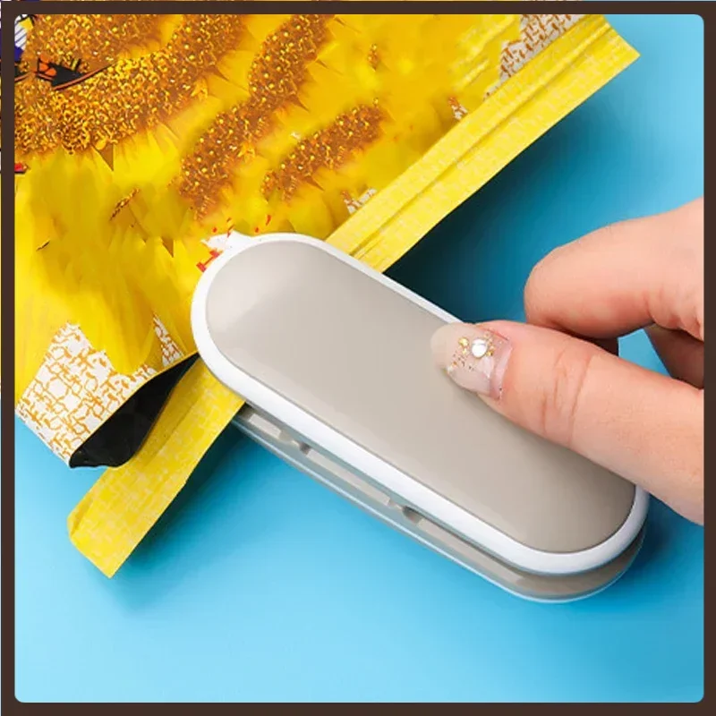1 Pack Sealing Machine Mini Portable Sealing Clip Hand Pressure Heat Sealing Machine Food Fruit Snacks Preservation Small Tools
1 Pack Sealing Machine Mini Portable Sealing Clip Hand Pressure Heat Sealing Machine Food Fruit Snacks Preservation Small Tools