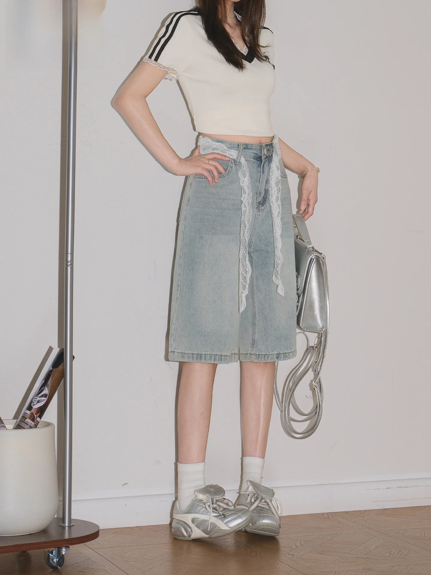 Light Blue High Waist Five-Point Women's Jeans Lace Belt Loose Small Size Wide Leg Mid-Pants Casual American Style Denim
Light Blue High Waist Five-Point Women's Jeans Lace Belt Loose Small Size Wide Leg Mid-Pants Casual American Style Denim
