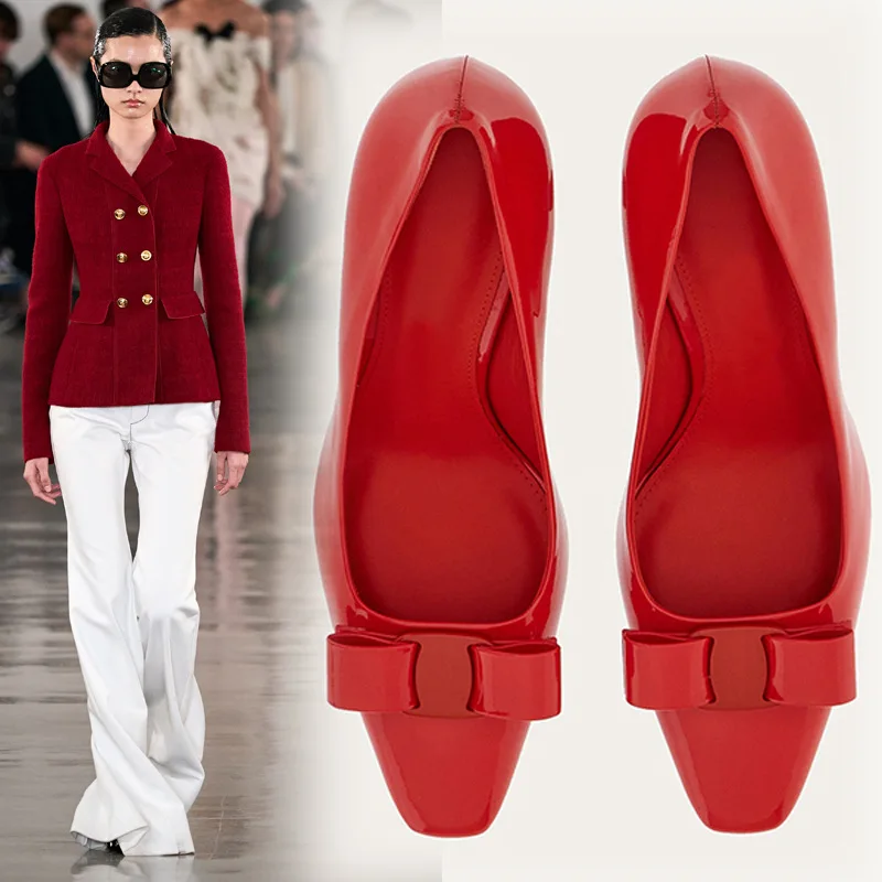 French Square Toe Cowhide Patent Leather Bow Shallow Stiletto Single Shoes Large Size Commuting Mid-Heel Women's Wedding Shoes
French Square Toe Cowhide Patent Leather Bow Shallow Stiletto Single Shoes Large Size Commuting Mid-Heel Women's Wedding Shoes