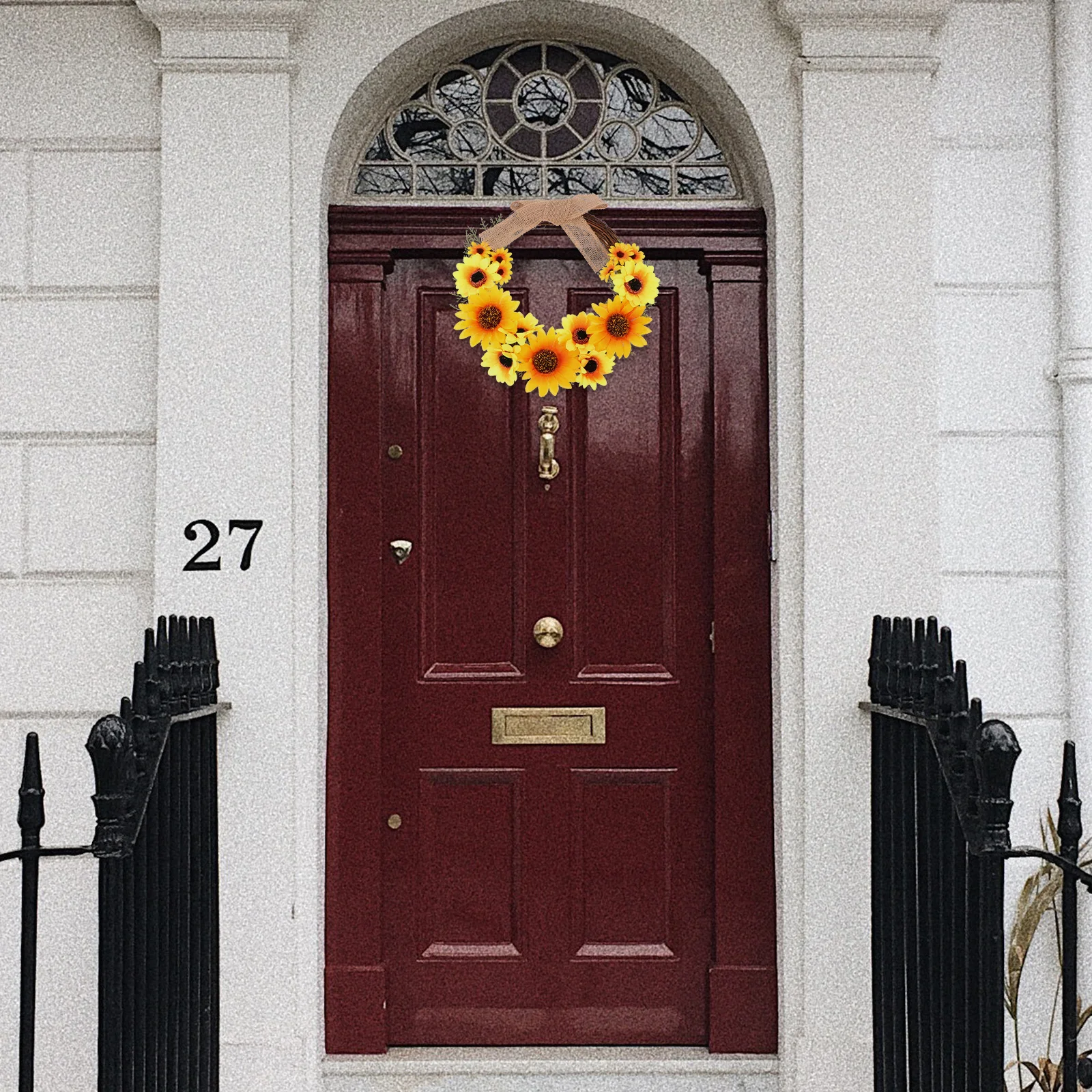 1Pcs Artificial Sunflower Garland Simulation Wreath Wall Hanging Decoration Realistic Floral Ornament for Door Window 
1Pcs Artificial Sunflower Garland Simulation Wreath Wall Hanging Decoration Realistic Floral Ornament for Door Window