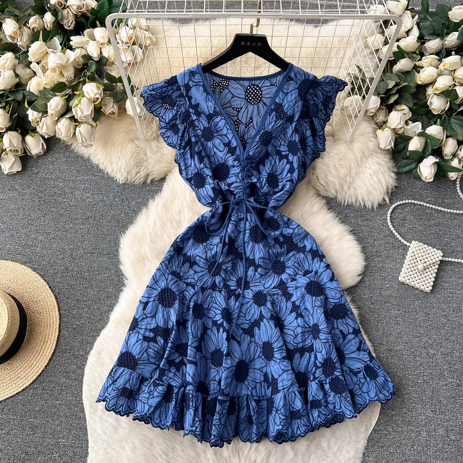 Blue Flora Lace Magritte Dress Women Vintage Hollow Out V-neck Summer Bodycon Dress Drawstring Sleeveless Runway Design Vestido
Blue Flora Lace Magritte Dress Women Vintage Hollow Out V-neck Summer Bodycon Dress Drawstring Sleeveless Runway Design Vestido