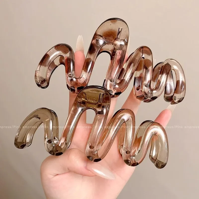 2pcs Women's Y2K Wavy High Glossy Amber Brown 11cm/4.33in Large Lightweight Plastic Hair Clip, Elegant and Minimalistic
2pcs Women's Y2K Wavy High Glossy Amber Brown 11cm/4.33in Large Lightweight Plastic Hair Clip, Elegant and Minimalistic