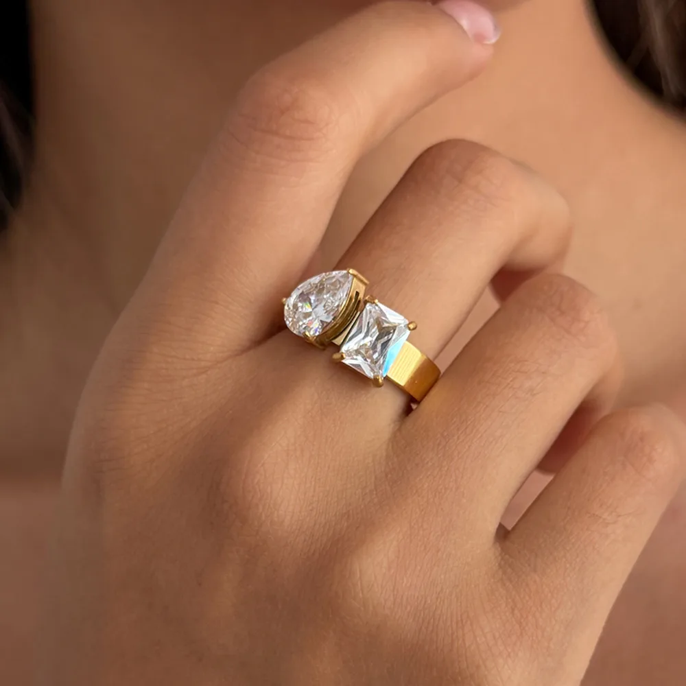 PuRui Shining Big CZ Zircon Stainless Steel Rings Women Personalized 18K Gold Plated Finger Ring Valentine Day Jewelry Gift
PuRui Shining Big CZ Zircon Stainless Steel Rings Women Personalized 18K Gold Plated Finger Ring Valentine Day Jewelry Gift