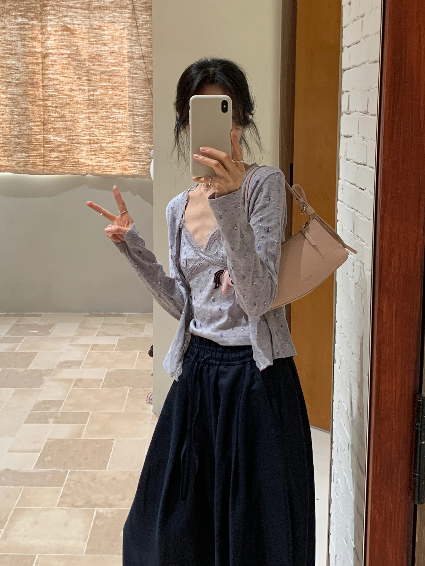 Gray Floral Knitted Open Cardigan Top And Vest Short Style Women's Spring Summer Fashion Two-Piece Set High Waist Pants
Gray Floral Knitted Open Cardigan Top And Vest Short Style Women's Spring Summer Fashion Two-Piece Set High Waist Pants