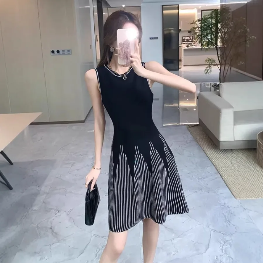 【New style】Simple sleeveless round neck striped knitted dress for women's summer waist design niche fairy mid-length dress
【New style】Simple sleeveless round neck striped knitted dress for women's summer waist design niche fairy mid-length dress