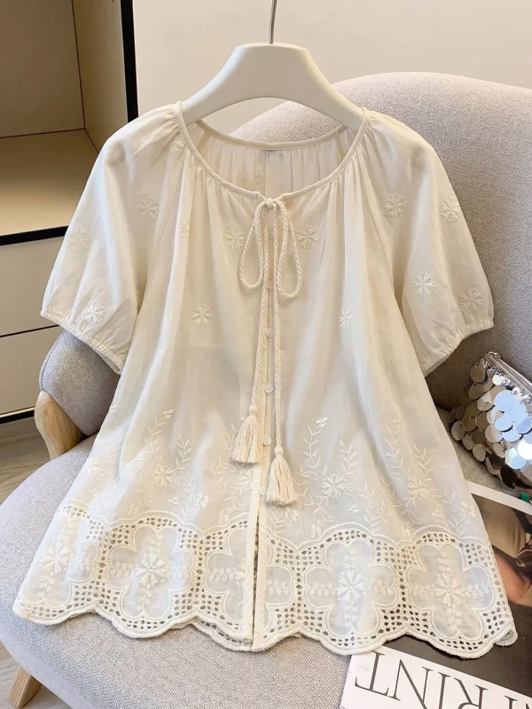 Korean Style Embroidered Short Sleeve Women's Shirt Hook Flower Hollow out Design plus Size Doll Top Summer New Arrival
Korean Style Embroidered Short Sleeve Women's Shirt Hook Flower Hollow out Design plus Size Doll Top Summer New Arrival
