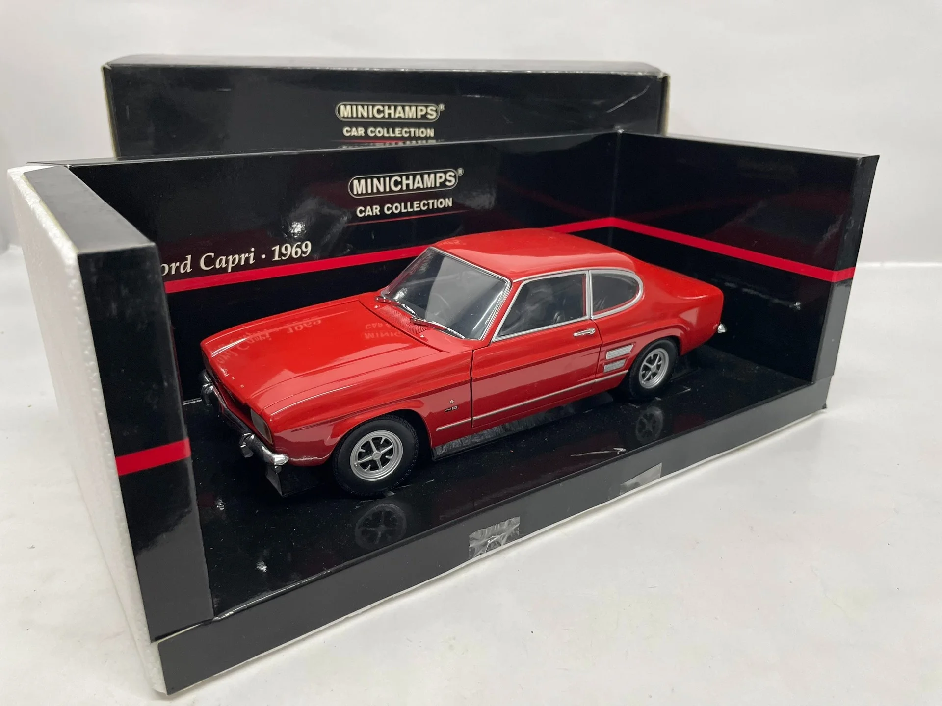 Minichamps 1:18 Capri 1969 Red Simulation Limited Edition Resin Metal Static Car Model Toy Gift
Minichamps 1:18 Capri 1969 Red Simulation Limited Edition Resin Metal Static Car Model Toy Gift
