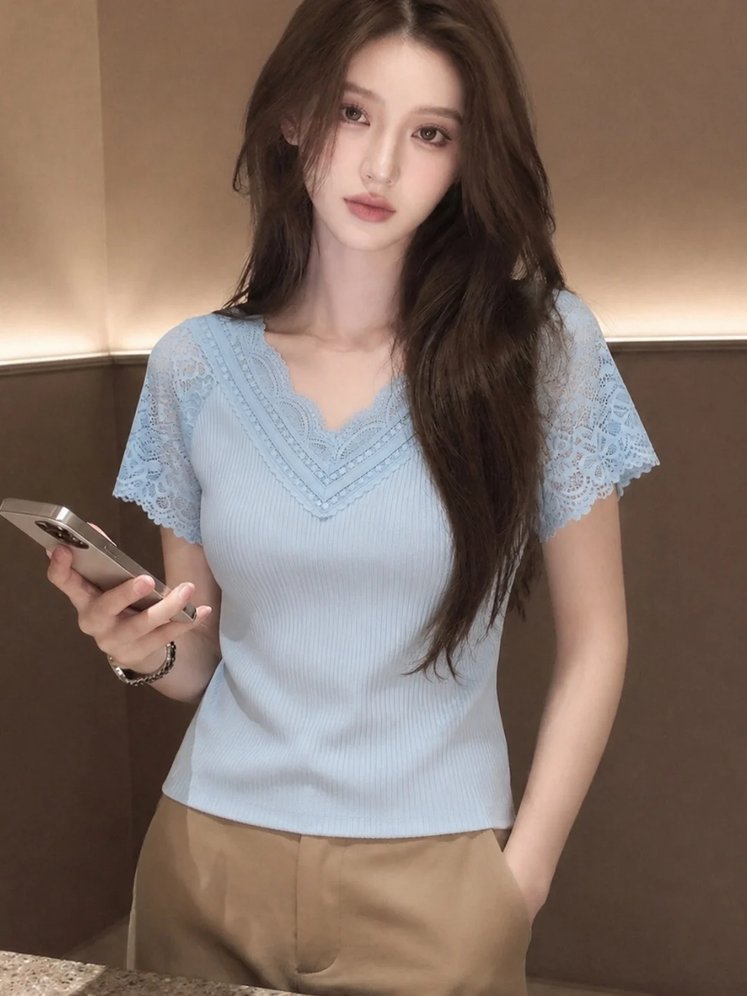 Elegant High-End Sensation V-Neck Lace Splicing Slim Knitted Comfortable Ice Silk Fashionable Top for Summer 2026
Elegant High-End Sensation V-Neck Lace Splicing Slim Knitted Comfortable Ice Silk Fashionable Top for Summer 2026