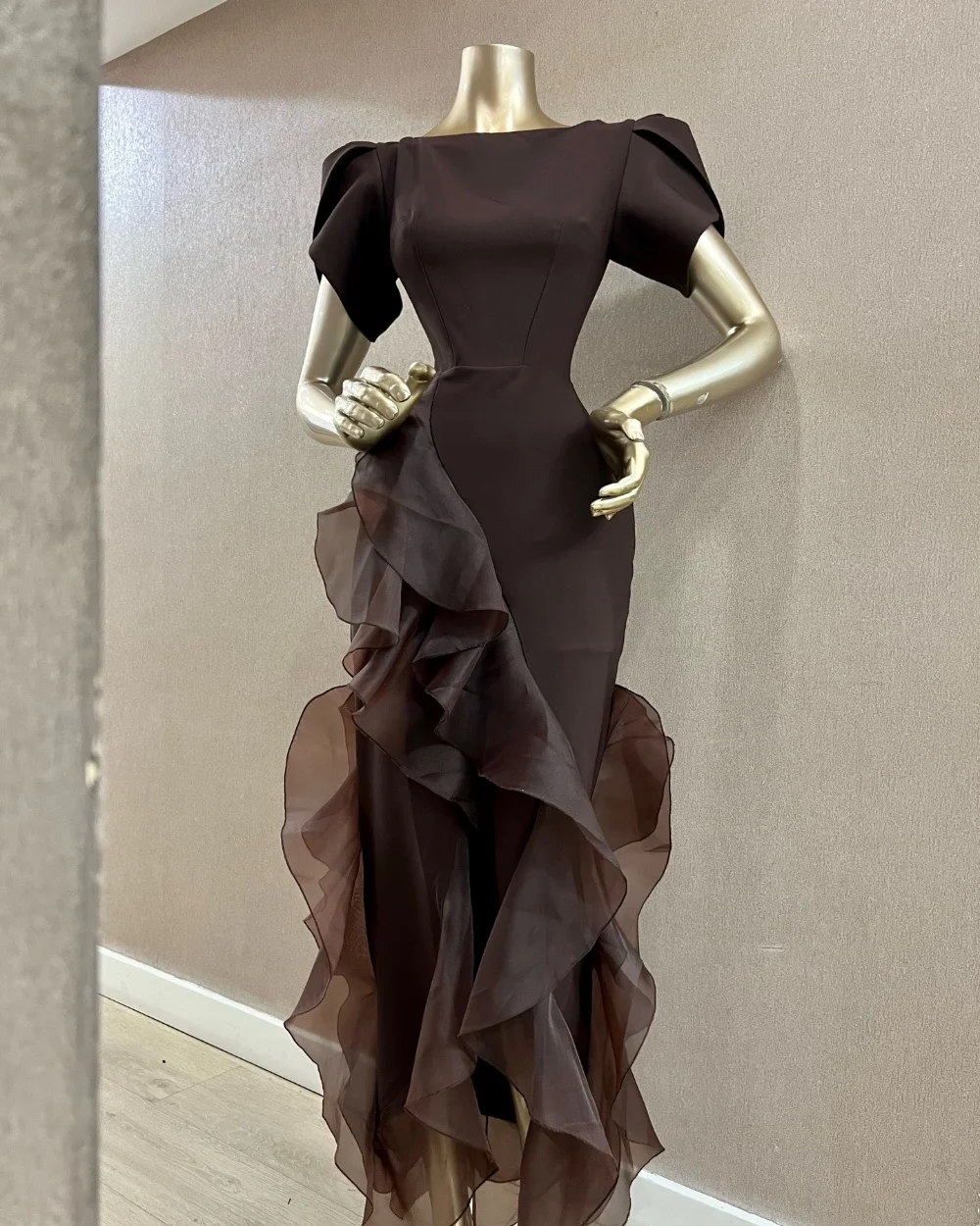 Customized Modern Style Sizes Available Jersey Pleat Ruched Tiered Mermaid High Collar Midi Dresses Evening Dresses High Quality
Customized Modern Style Sizes Available Jersey Pleat Ruched Tiered Mermaid High Collar Midi Dresses Evening Dresses High Quality