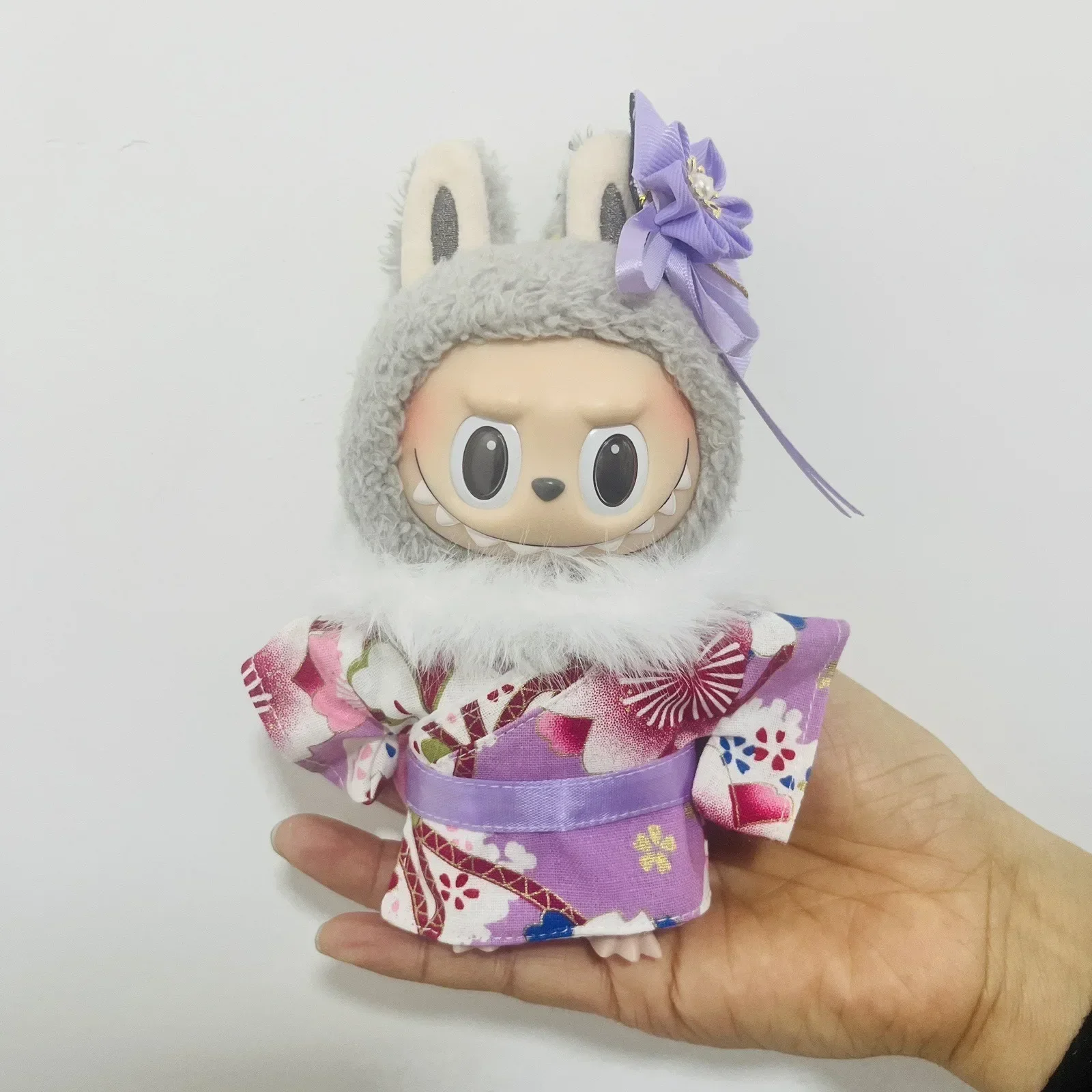 Labubu Clothes Outfit: Geisha-Inspired Kimono - Delicate Cherry Blossom Design for 17cm Vinyl Dolls
Labubu Clothes Outfit: Geisha-Inspired Kimono - Delicate Cherry Blossom Design for 17cm Vinyl Dolls