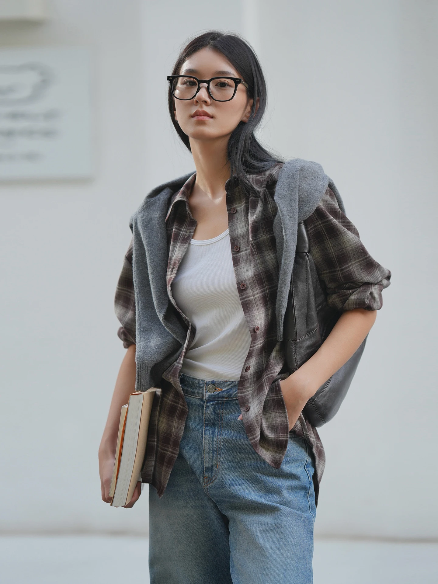 Женская клетчатая рубашка свободного кроя с открытыми плечами, осенне-зимняя, винтажная, повседневная, из смесового полиэстера, с длинным рукавом
Женская клетчатая рубашка свободного кроя с открытыми плечами, осенне-зимняя, винтажная, повседневная, из смесового полиэстера, с длинным рукавом